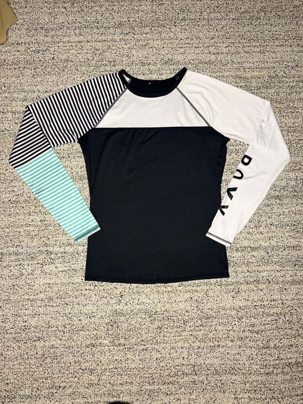 Roxy Women's Mixed Stripe Long Sleeve Rash Guard Swim Surf Summer Vacation sz L